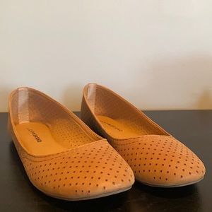 Women’s Tan Lucky Brand Flats - size 7.5